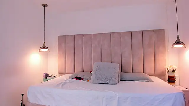 Julieta Jane online show from September 13, 7:35 pm