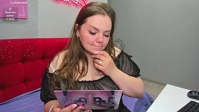 Snapshot of MonikaCharming chatting on June 5, 1:01 am MonikaCharming online show from June 5, 1:01 am