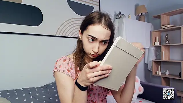 PollyBeev online show from October 27, 7:34 am