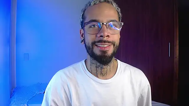 Snapshot of rafael_defendi chatting on October 14, 11:27 pm rafael defendi online show from October 14, 11:27 pm