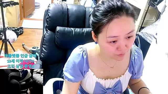 rami0428 online show from April 2, 1:31 pm