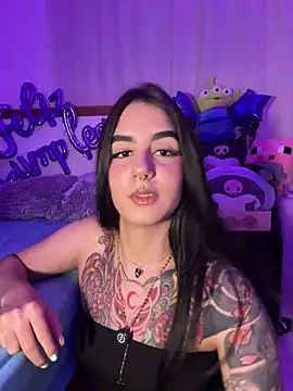 Snapshot of Alice_woodville chatting on July 11, 1:52 am Alice woodville online show from July 11, 1:52 am