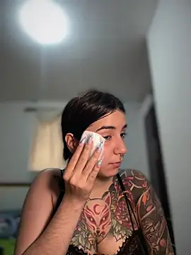 Snapshot of Alice_woodville chatting on July 17, 8:03 pm Alice woodville online show from July 17, 8:03 pm