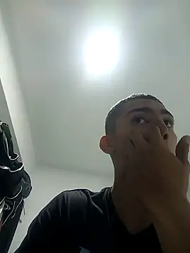 Snapshot of CMD1304 chatting on December 15, 2:41 am CMD1304 online show from December 15, 2:41 am