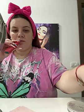 Snapshot of MelanieBrownn chatting on December 21, 8:10 pm MelanieBrownn online show from December 21, 8:10 pm