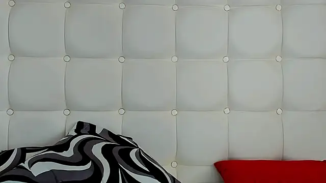 Snapshot of MelanieBrownn chatting on February 22, 7:34 am MelanieBrownn online show from February 22, 7:34 am