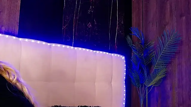 MelanieBrownn online show from February 19, 6:42 am