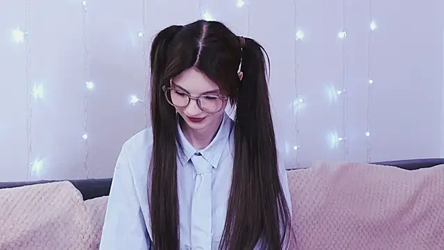 KimWilli online show from January 30, 4:55 pm