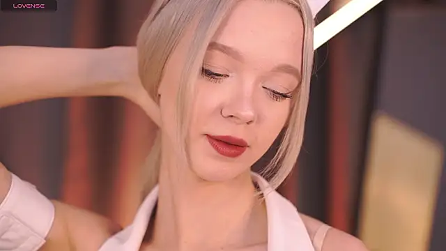  AlinaBailey online show from February 7, 7:45 am