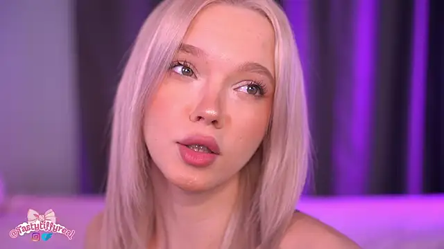  AlinaBailey online show from May 12, 8:11 am