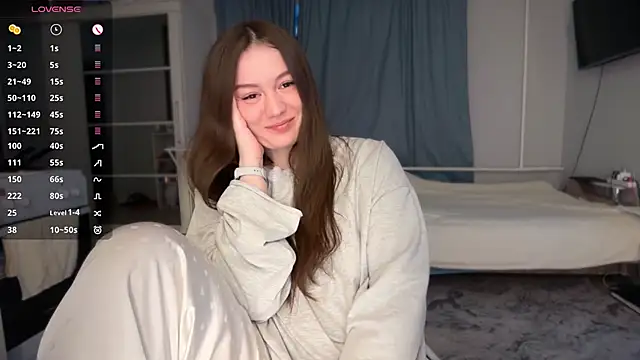 Emy jonesss online show from November 5, 10:15 am