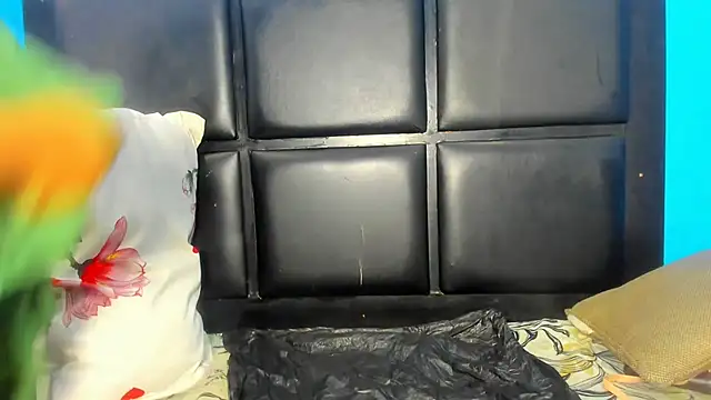 Snapshot of Sweetdelight86 chatting on February 25, 9:35 pm Sweetdelight86 online show from February 25, 9:35 pm