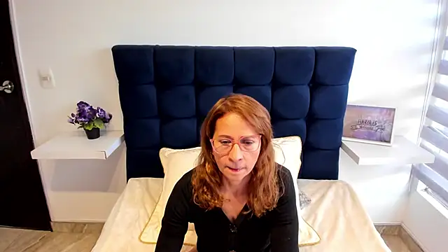 MARGOT WHISPER online show from January 15, 12:15 pm