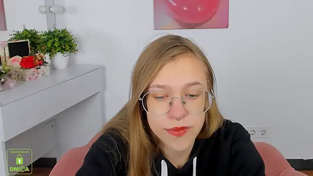 LayriantaVee online show from October 11, 6:12 am