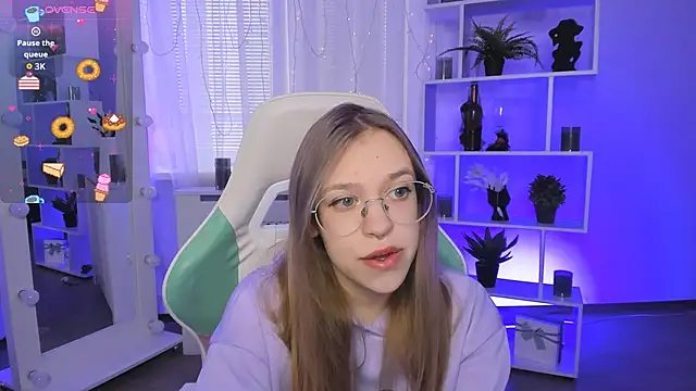 LayriantaVee online show from March 25, 6:52 am