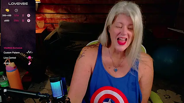 Snapshot of AliceHarlot chatting on October 1, 3:01 am AliceHarlot online show from October 1, 3:01 am