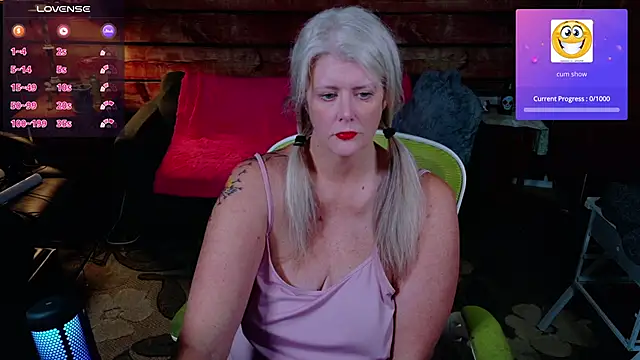 Snapshot of AliceHarlot chatting on October 22, 3:07 am AliceHarlot online show from October 22, 3:07 am