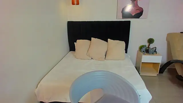 Snapshot of Scarlett__bell chatting on October 10, 1:32 pm Scarlett bell online show from October 10, 1:32 pm