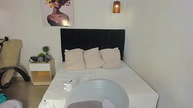 Snapshot of Scarlett__bell chatting on October 20, 1:11 pm Scarlett bell online show from October 20, 1:11 pm