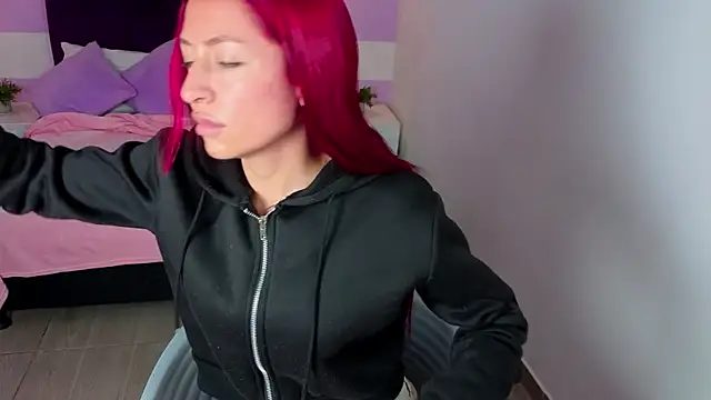 Snapshot of Scarlett__bell chatting on June 19, 1:15 pm Scarlett bell online show from June 19, 1:15 pm