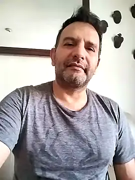 Snapshot of RogueTraveler chatting on January 13, 2:42 pm RogueTraveler online show from January 13, 2:42 pm