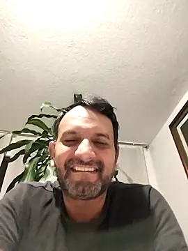 Snapshot of RogueTraveler chatting on January 19, 3:39 am RogueTraveler online show from January 19, 3:39 am