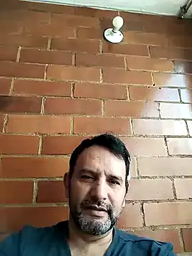 Snapshot of RogueTraveler chatting on January 19, 6:32 pm RogueTraveler online show from January 19, 6:32 pm