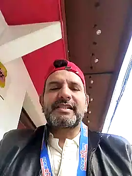 Snapshot of RogueTraveler chatting on January 21, 4:37 pm RogueTraveler online show from January 21, 4:37 pm