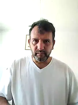 Snapshot of RogueTraveler chatting on January 22, 4:02 pm RogueTraveler online show from January 22, 4:02 pm