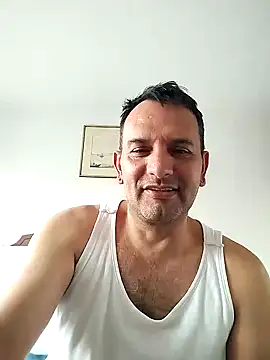 Snapshot of RogueTraveler chatting on January 27, 6:20 pm RogueTraveler online show from January 27, 6:20 pm