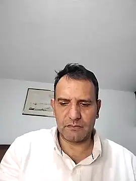 Snapshot of RogueTraveler chatting on January 28, 3:25 am RogueTraveler online show from January 28, 3:25 am