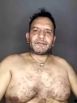 Snapshot of RogueTraveler chatting on February 3, 2:58 am RogueTraveler online show from February 3, 2:58 am