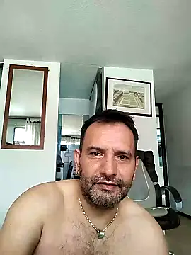 Snapshot of RogueTraveler chatting on February 4, 4:50 pm RogueTraveler online show from February 4, 4:50 pm