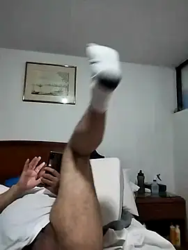 Snapshot of RogueTraveler chatting on February 13, 3:07 am RogueTraveler online show from February 13, 3:07 am