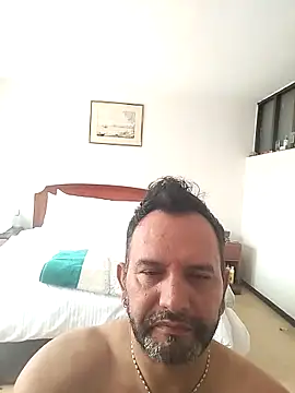 Snapshot of RogueTraveler chatting on February 14, 5:03 pm RogueTraveler online show from February 14, 5:03 pm