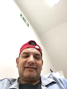 Snapshot of RogueTraveler chatting on February 17, 3:09 pm RogueTraveler online show from February 17, 3:09 pm