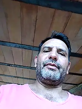 Snapshot of RogueTraveler chatting on February 23, 6:23 pm RogueTraveler online show from February 23, 6:23 pm