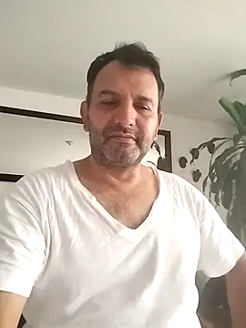 Snapshot of RogueTraveler chatting on February 25, 3:16 pm RogueTraveler online show from February 25, 3:16 pm