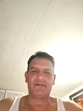 Snapshot of RogueTraveler chatting on February 27, 12:32 am RogueTraveler online show from February 27, 12:32 am