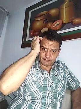 Snapshot of RogueTraveler chatting on February 28, 3:15 am RogueTraveler online show from February 28, 3:15 am