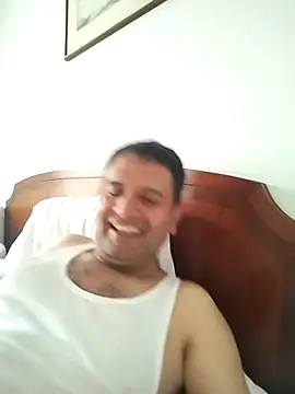 Snapshot of RogueTraveler chatting on March 3, 2:26 pm RogueTraveler online show from March 3, 2:26 pm