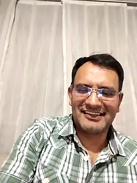 Snapshot of RogueTraveler chatting on March 4, 2:27 am RogueTraveler online show from March 4, 2:27 am