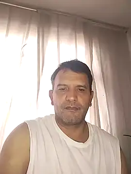 Snapshot of RogueTraveler chatting on March 4, 3:37 pm RogueTraveler online show from March 4, 3:37 pm