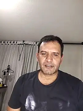 Snapshot of RogueTraveler chatting on March 9, 2:39 am RogueTraveler online show from March 9, 2:39 am