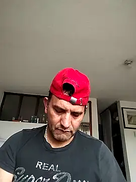 Snapshot of RogueTraveler chatting on March 18, 6:26 pm RogueTraveler online show from March 18, 6:26 pm