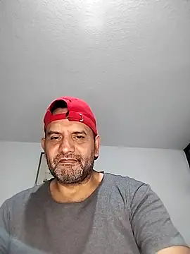 Snapshot of RogueTraveler chatting on September 24, 2:59 am RogueTraveler online show from September 24, 2:59 am