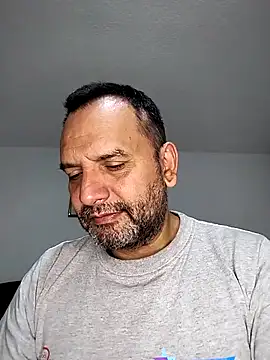 Snapshot of RogueTraveler chatting on September 28, 3:12 am RogueTraveler online show from September 28, 3:12 am