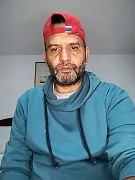 Snapshot of RogueTraveler chatting on October 1, 3:01 am RogueTraveler online show from October 1, 3:01 am