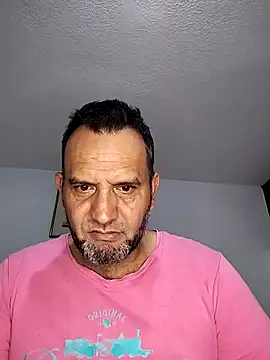 Snapshot of RogueTraveler chatting on October 3, 3:14 am RogueTraveler online show from October 3, 3:14 am