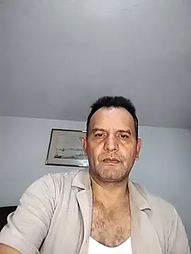 Snapshot of RogueTraveler chatting on October 7, 3:47 am RogueTraveler online show from October 7, 3:47 am